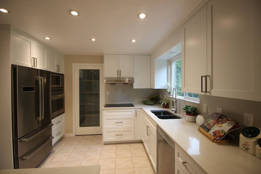 Fully stocked kitchen for your occasional light cooking.