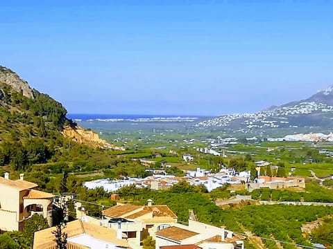 Vacation home with saltwater pool, quietly located