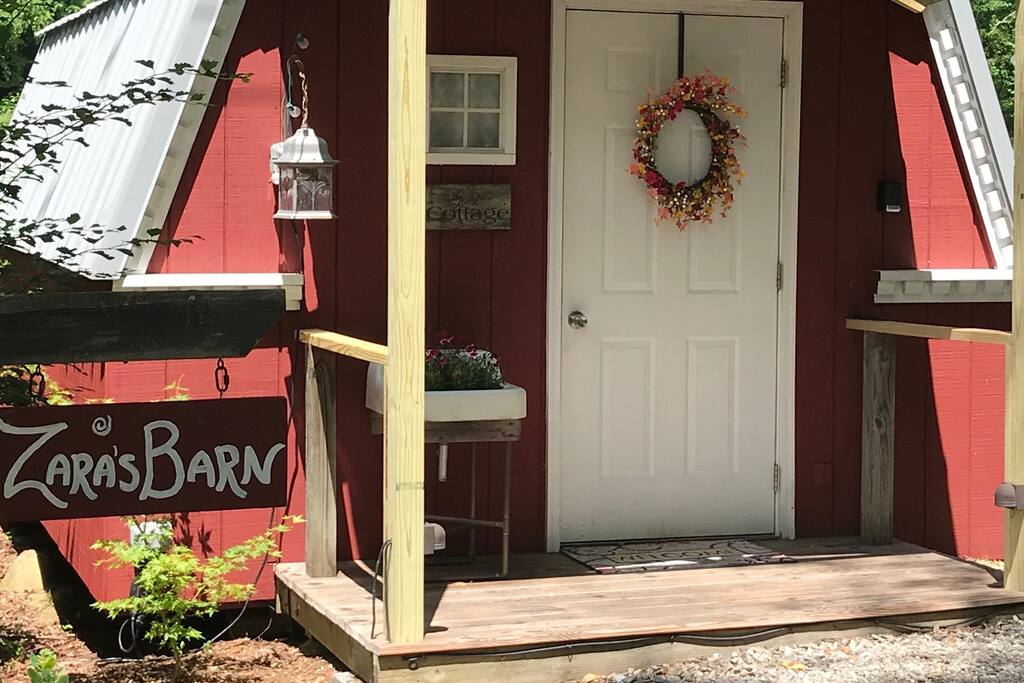 Zara's Barn with private Bathhouse! Tiny houses for Rent in Fairview, North Carolina, United
