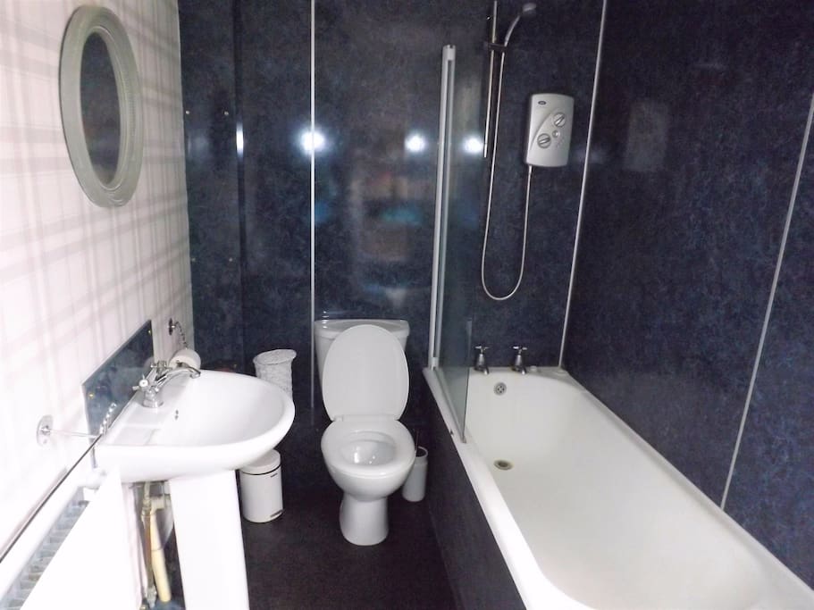 Bathroom - Clarion Cottage