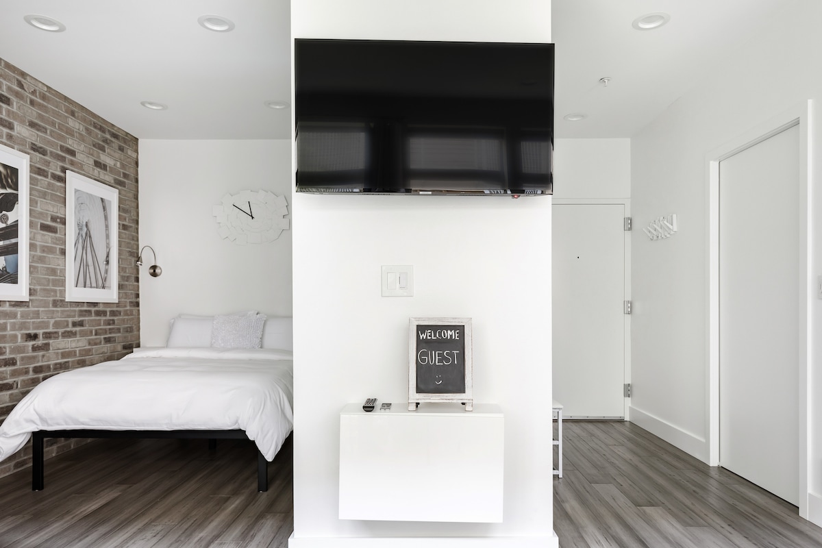 Modern Studio