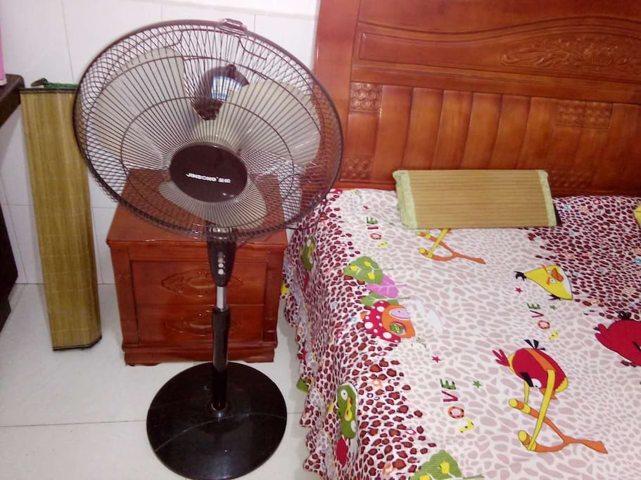 You can use the electric fan 您可以使用电风扇