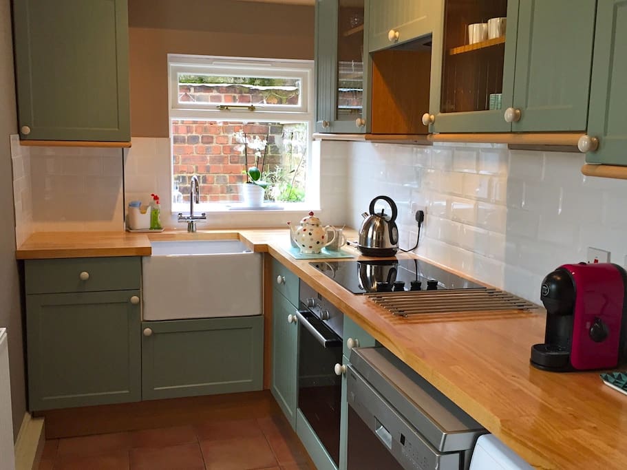 Light and airy kitchen complete with dishwasher and washing machine