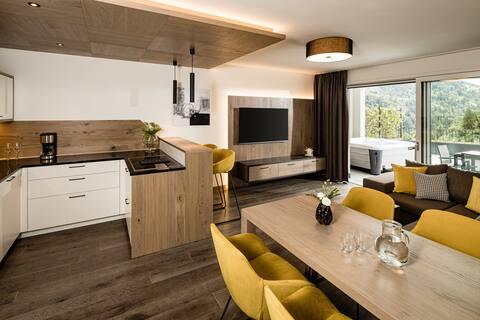 2 Bedroom Suite with Terrace & Tub near Merano