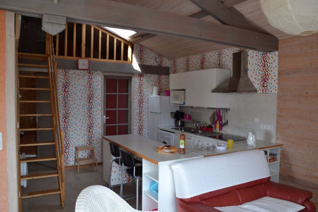 cuisine toute équipée avec LV,
mezzanine couchage