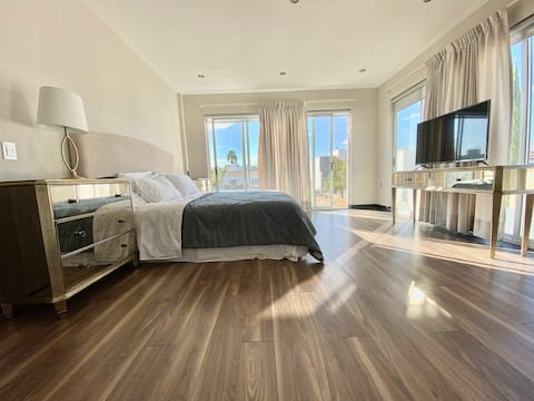 Modern house with pool 5 min. from downtown TX