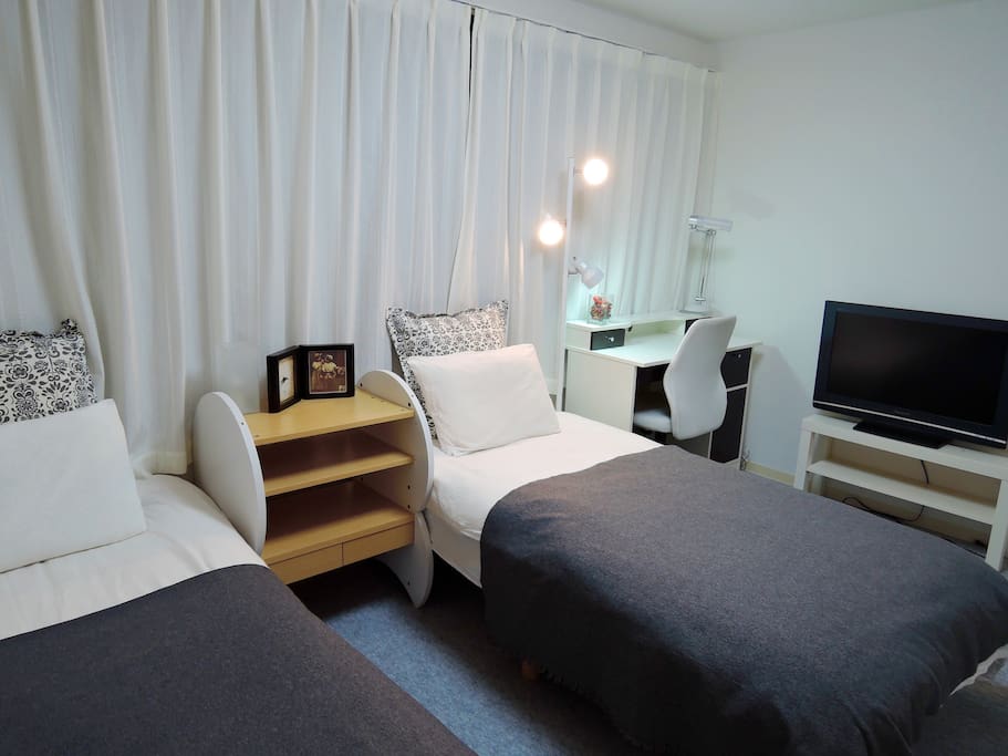 ◆ シングルベッド2つ
◆ 2 single beds