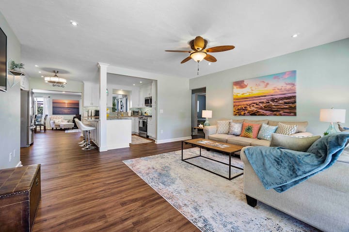 3 Bedroom Home W/hot Tub Close To The Beach - Pompano Beach, FL