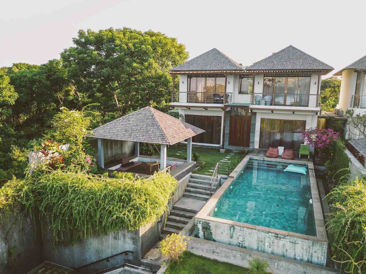 Villa in South Kuta · ★4.68 · 2 bedrooms · 2 beds · 2 private baths，Airbnb 可比房源