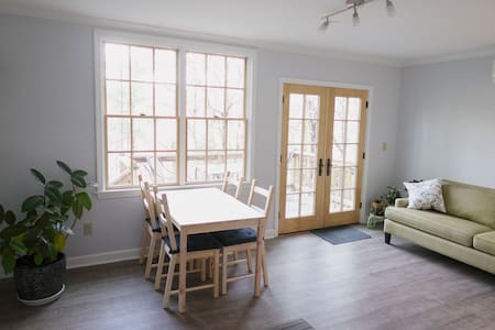 Private apartment ~2 mi  from downtown Asheville
