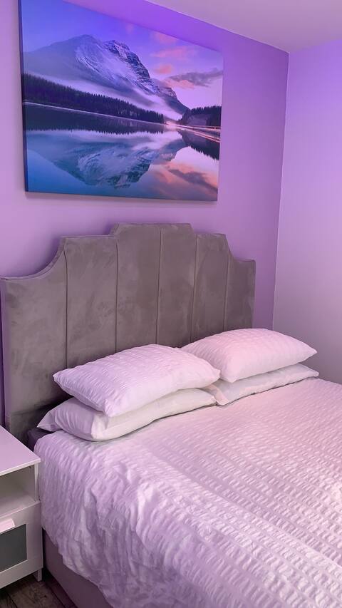 Tulip - Family Room - Bed & Breakfast