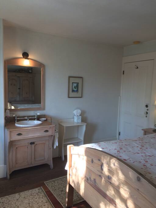 En suite sink