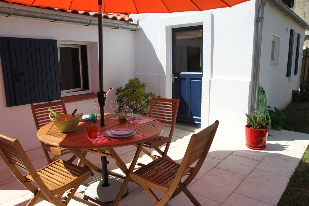 La terrasse et l'entrée cuisine
