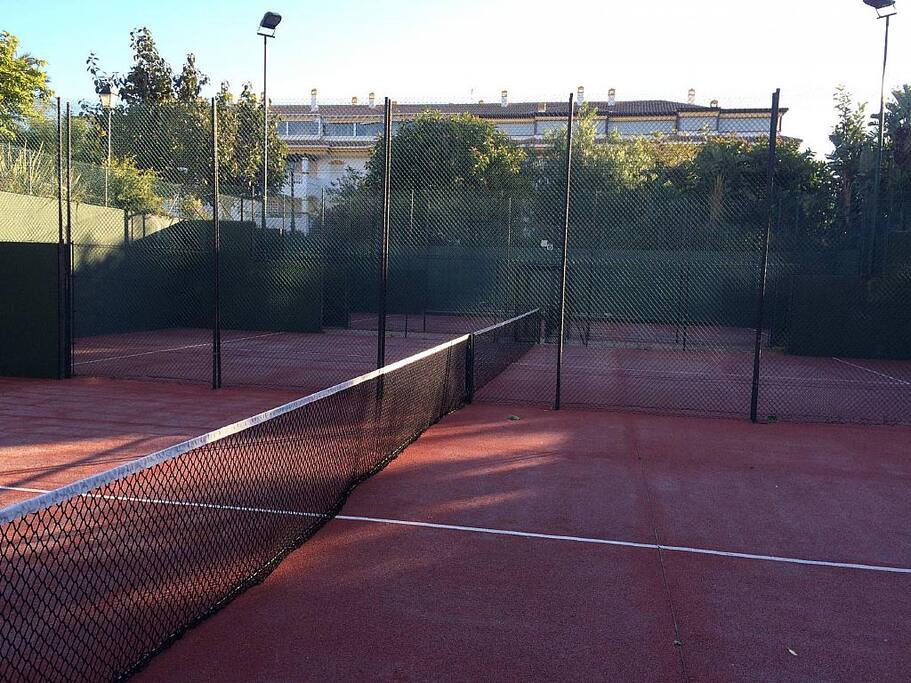 Guests can enjoy the use of free courts