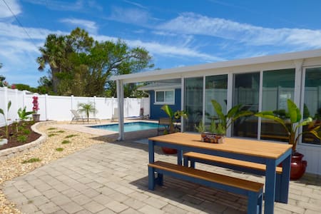 Colibri Cottage w/ Pool in Beachside Neighborhood