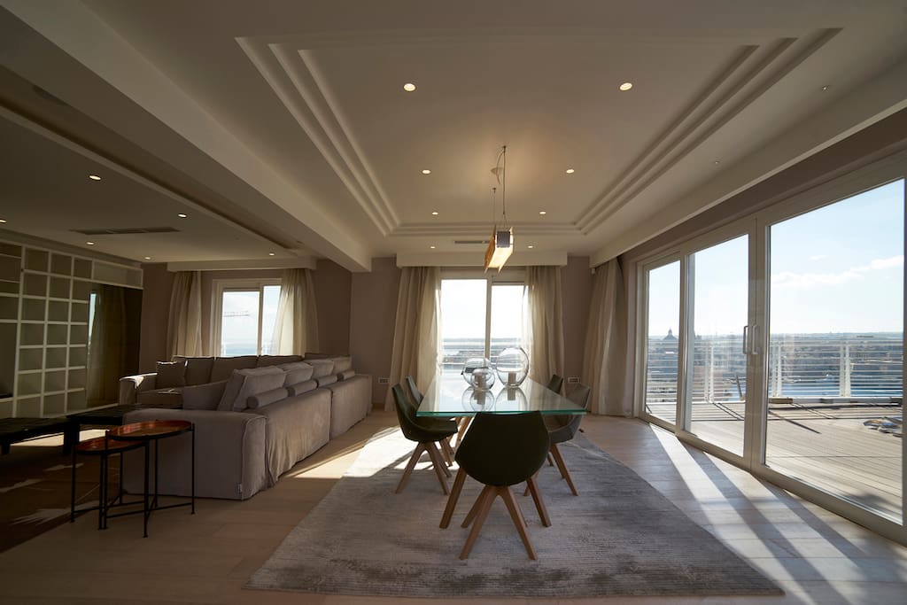 Open Plan Living/Dining Area