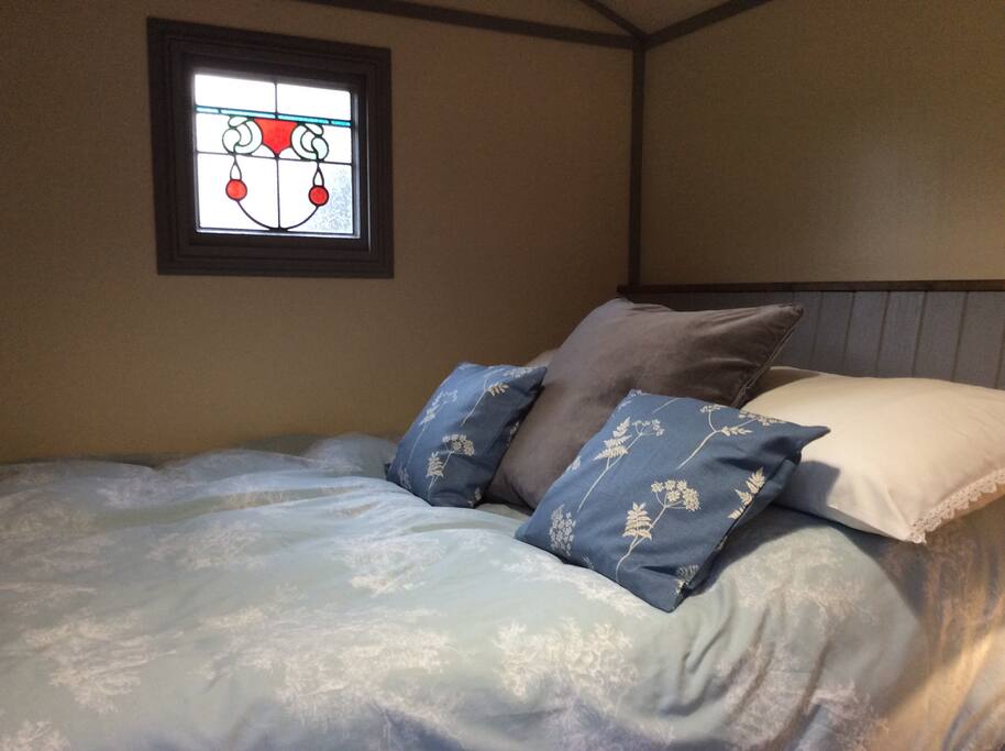Cosy double bed.