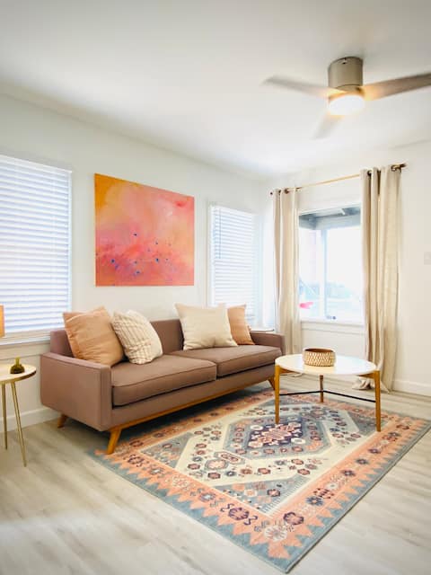 Top performing Airbnb: Art Deco Flat near SOFI stadium/LAX/Santa Monica in Lennox