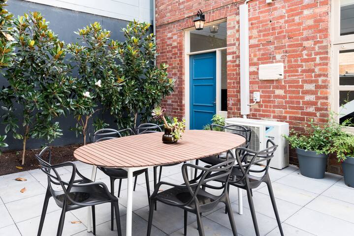 Charming Converted Stables in the Inner City gallery image 2