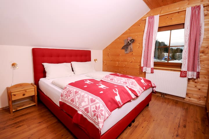 Rahat yay çarpayısı olan yataq otağı (ikinəfərlik çarpayı)