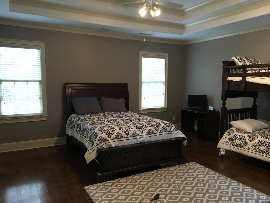 Queen bed, desk with monitor, high speed internet (wifi)