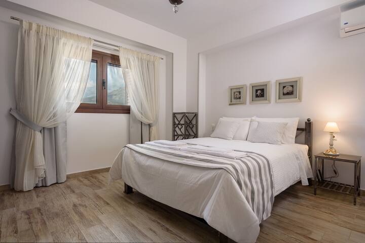 VILLA ZEUS & DIONE -LUXURY HIDEAWAY IN SOUTH CRETE gallery image 4