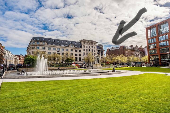 Comfy bedroom in AMAZING location! BREAKFAST!