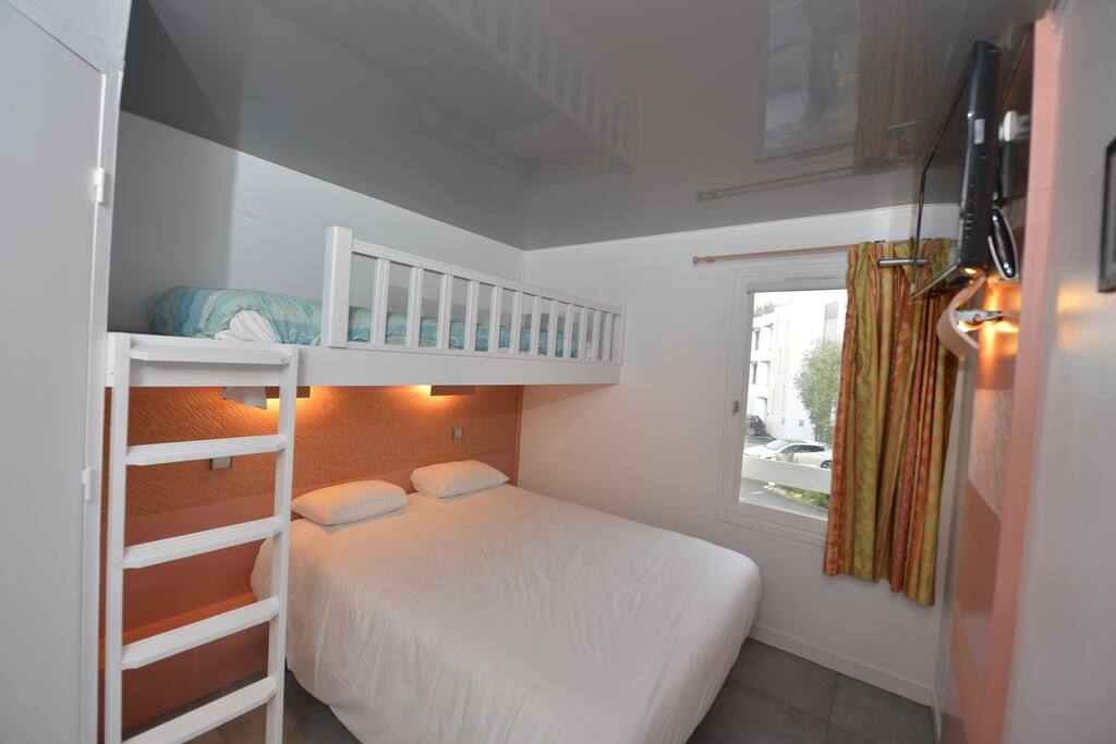 Chambre séparée avec un 3° couchage
pour une personne de plus de 6ans (sécurité oblige)