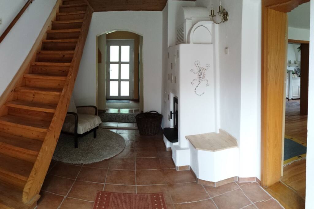 Treppenhaus mit offenem Kamin