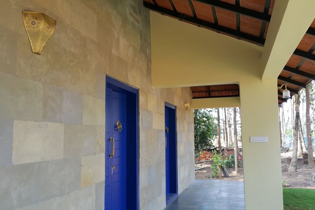 Airy and inviting, all rooms come with individual sit outs, enclosed decks, and comfy mattresses laid on vintage, king-size beds. The single level cottages with the blue doors have a lockable interconnecting door that can be opened for a big family or a group of friends.
