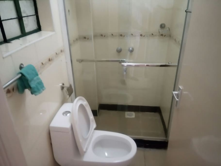 Glazed cubicle, antislip tiles