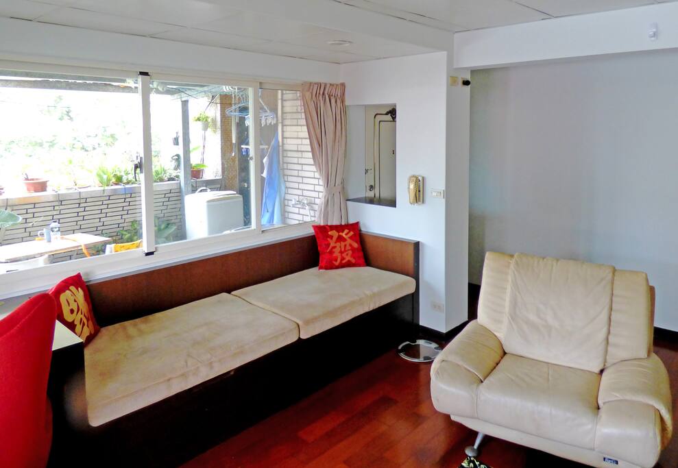 Living Room (sofa bed for a third guest!)