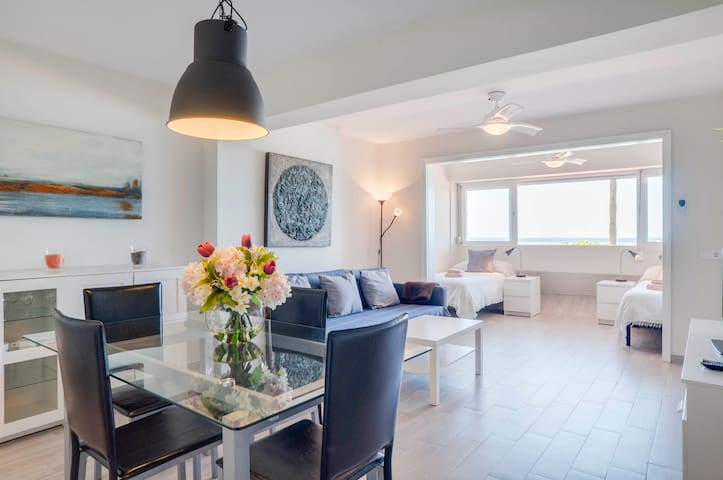 Eden Roc BeachFront Apartment - E10