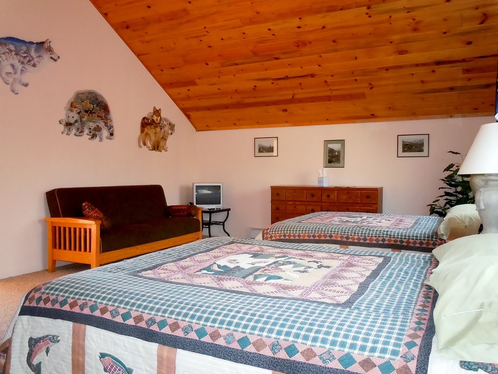 Loft- 1 Queen, 1 King na Futon moja