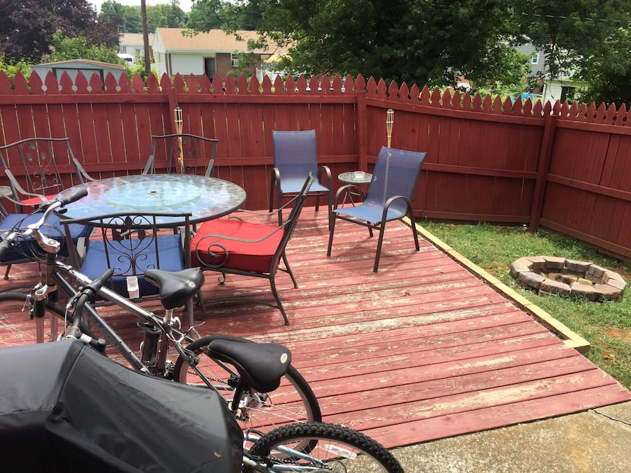 Outside patio with fire pit and bikes, greenway trail is less than a mile away from home!