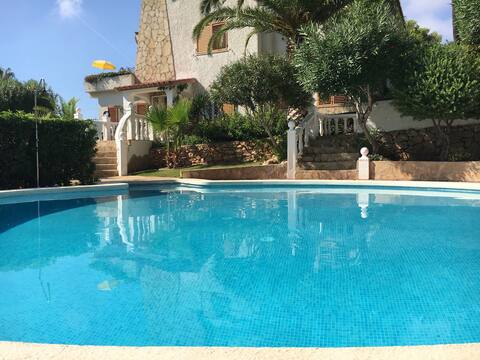 Large villa with pool - only 5 minutes from the beach