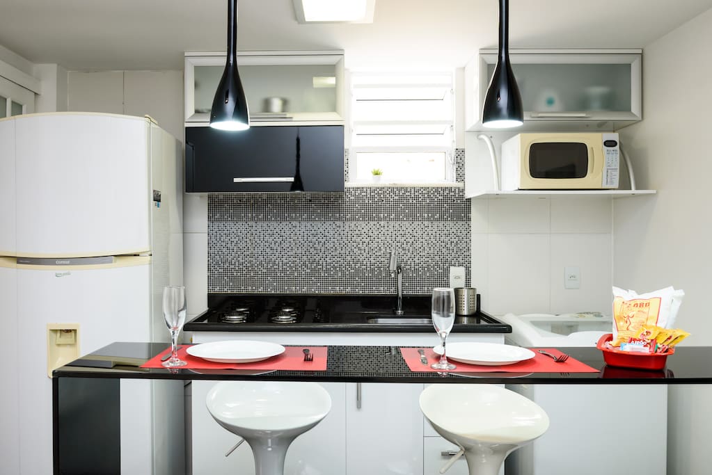 Cozinha com todos os utensílios domésticos