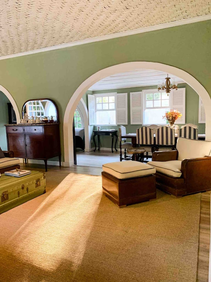Espaço Inteiro: Casa De Campo Com Lareira - Petrópolis