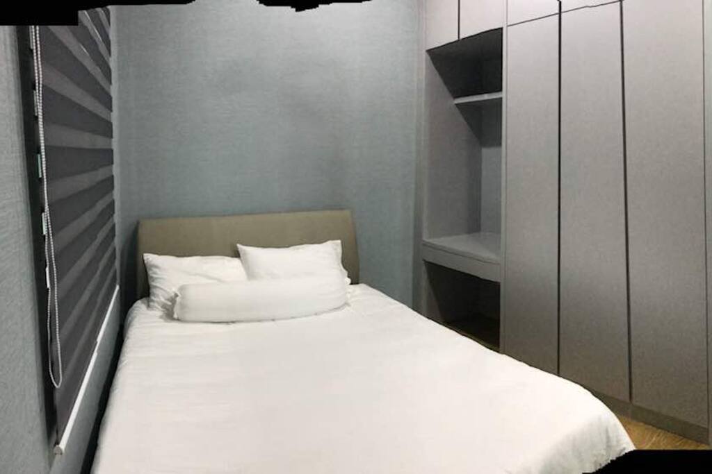 Room 1 with one queen size bed