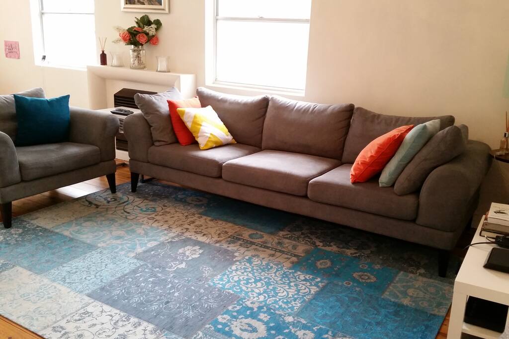 Spacious living room, cable TV, free wifi