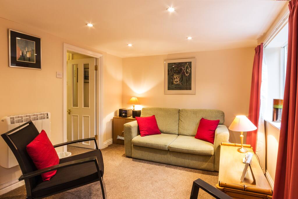 Lounge dining room opening onto private courtyard