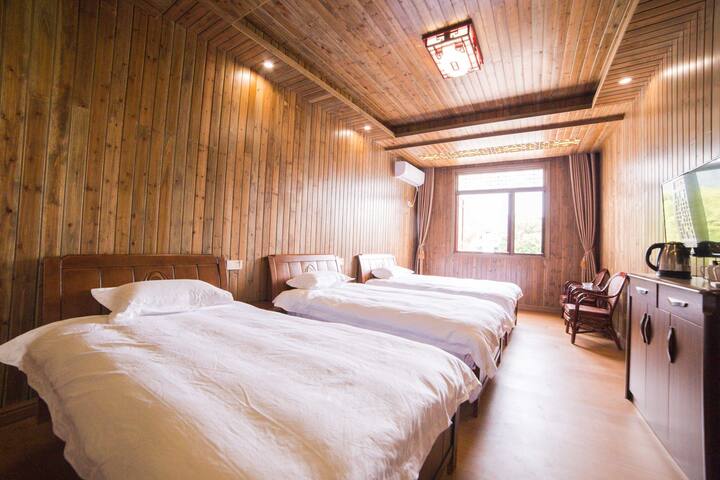 自建民宿客栈 砖木结构二层住宿三楼洗晒 观光 拍古村落照片 住房边上有徽州特产毛豆腐有黄山毛峰 Kezhan