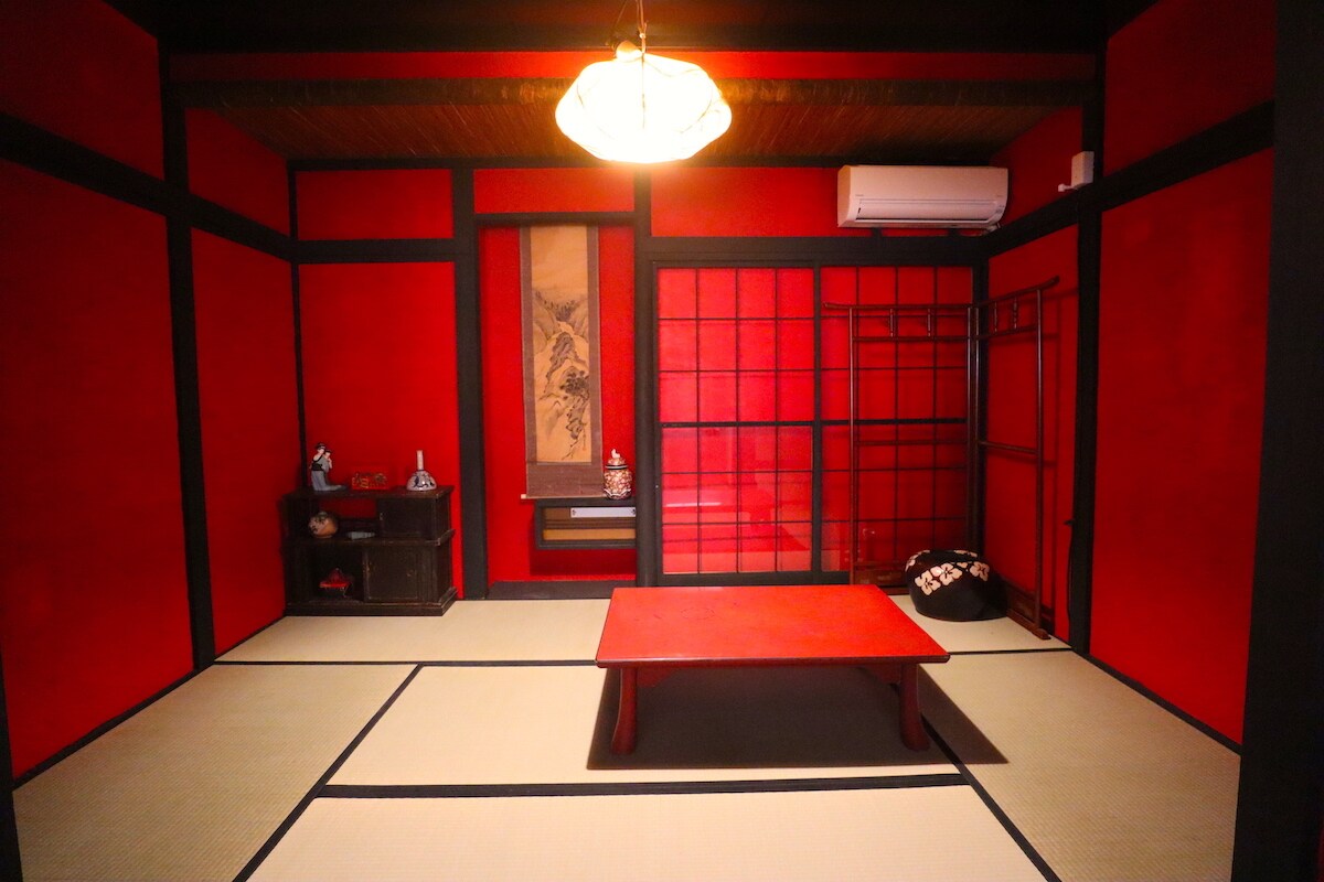 昭和レトロな喫茶スペースを賃貸住宅の一部屋に配置！「レトロ純