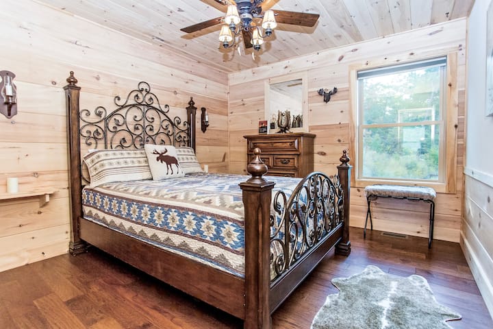 Queen Size bed  --  2nd Floor
(2 of 5 bedrooms)