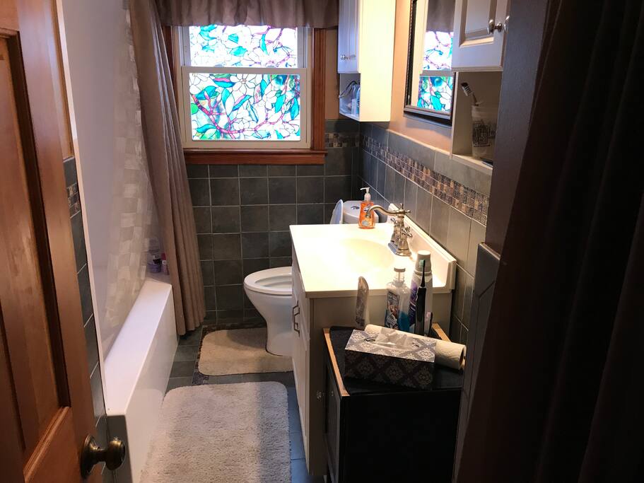 Full bath and guest will have there own cabinet for essentials. I will provide towels and wash clothes.