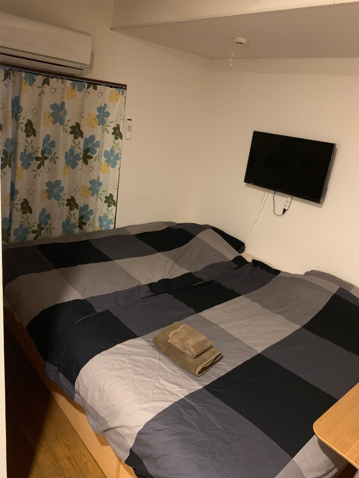 兩張寬120cm的雙人床、合起來比Ken size 還大兩人睡很寬闊、3-4人也沒有問題