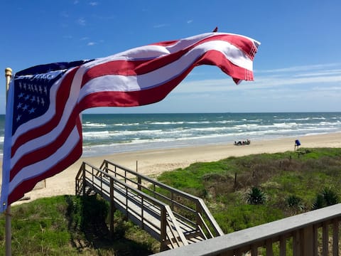 Successful Airbnb property: Front Row Beautiful Newer Beach Home in Surfside Beach