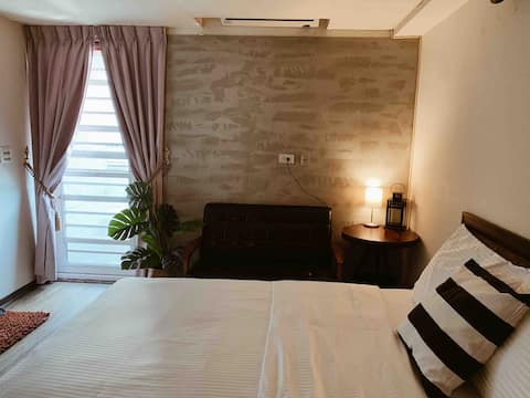 Pingtung Starlight Cozy Double Bed. Affordable rest villa adjacent to Pingtung University Minsheng C