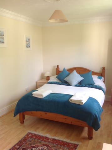 Large Double, Close to Airport, Quiet Location