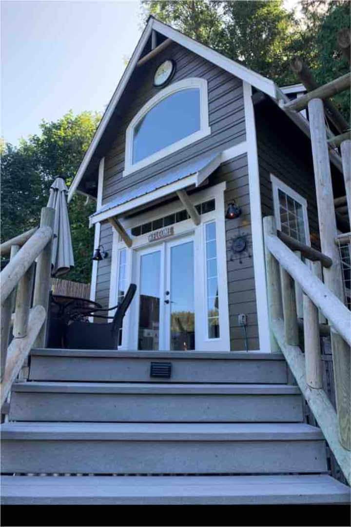 Lakefront Cabin at Ohop, Eatonville Wa Cabins for Rent in Eatonville